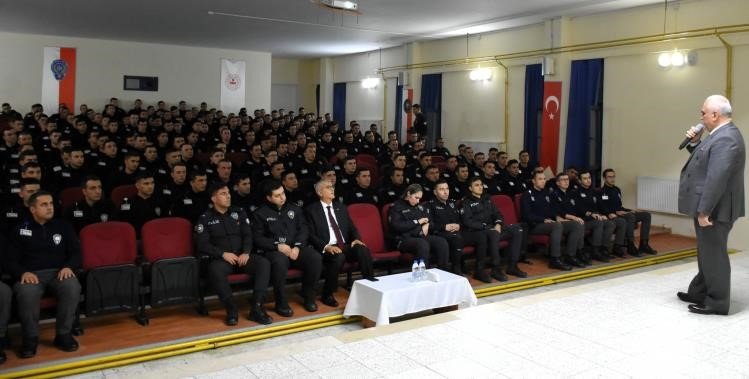 bilecik-haber_polis-adaylarina-konferans-verildi-75606.jpg