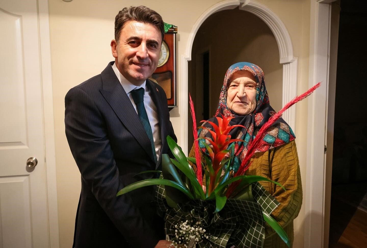bilecik-haber_sehit-ailesinin-acisina-ortak-oldu-76793.jpg