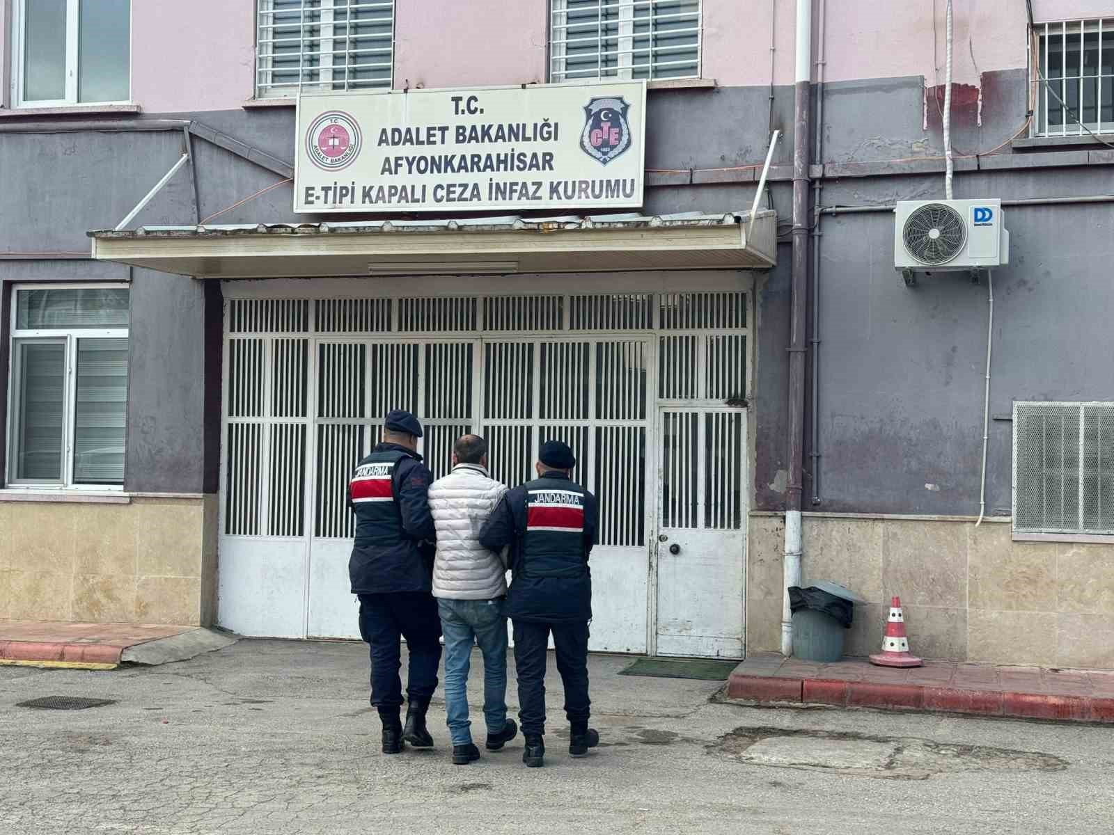 bilecik-haber_hirsizlik-sucundan-6-yil-hapis-cezasi-ile-aranan-sahsi-jandarma-yakaladi-89427.jpg