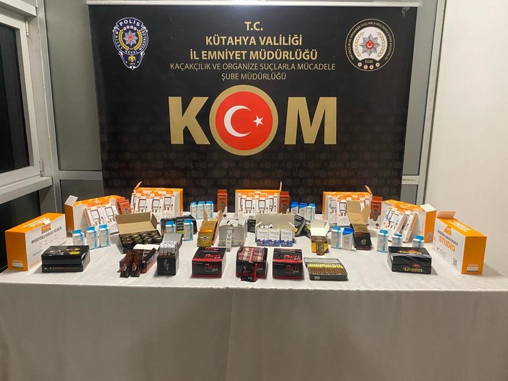 bilecik-haber_kutahya-da-bir-aracta-kacak-cinsel-gucu-artirici-ilaclar-ele-gecirildi-83027.jpg