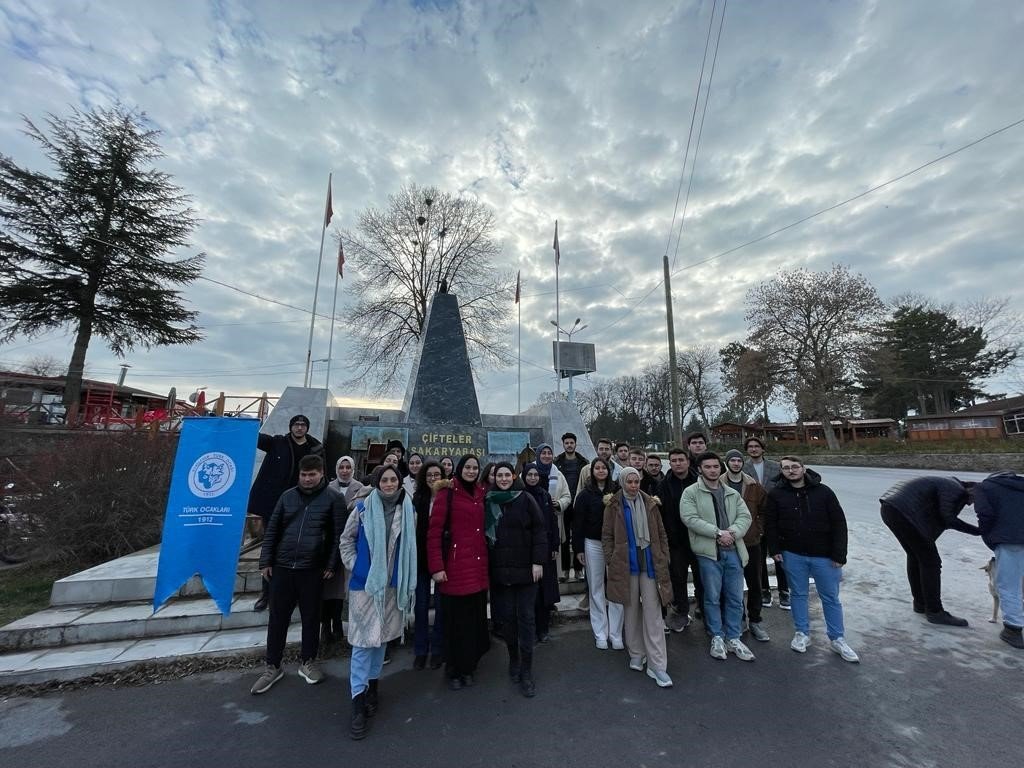 bilecik-haber_turk-ocaklari-eskisehir-subesi-genclik-kollari-kultur-gezisi-duzenledi-82038.jpg
