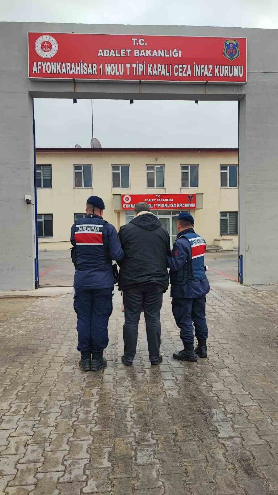 bilecik-haber_6-yil-8-ay-hapis-cezasiyla-aranan-sahis-jandarma-tarafindan-yakalandi-92727.jpg