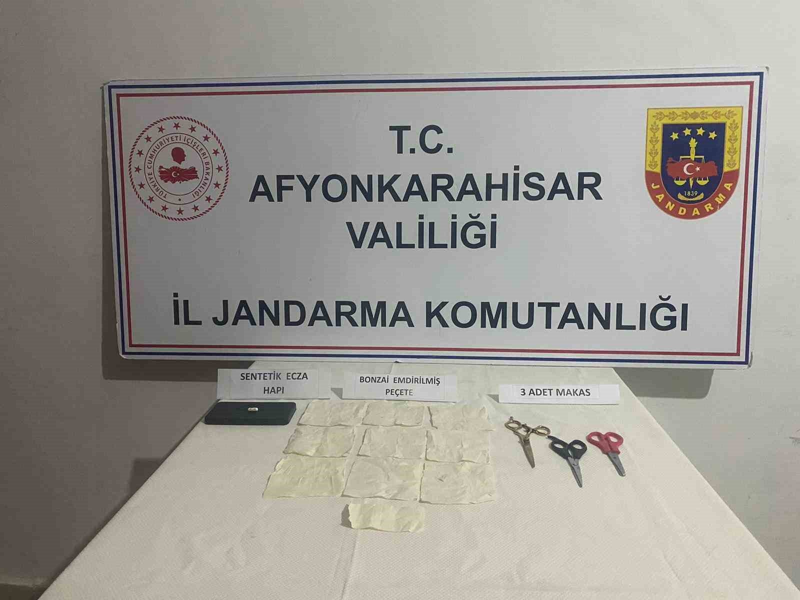 bilecik-haber_afyonkarahisar-da-peceteye-emdirilmis-bonzai-ele-gecirildi-92122.jpg