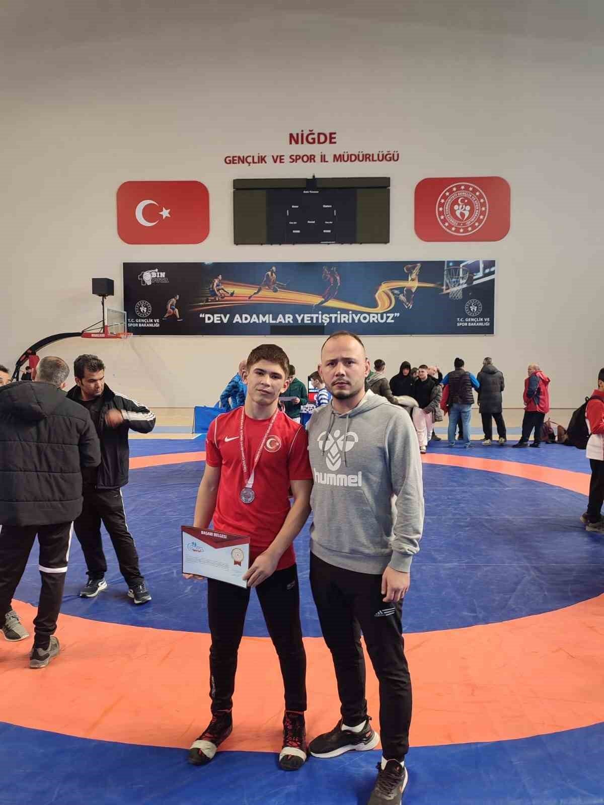bilecik-haber_afyonkarahisarli-sporcu-turkiye-gures-sampiyonasinda-ikinci-oldu-96882.jpg