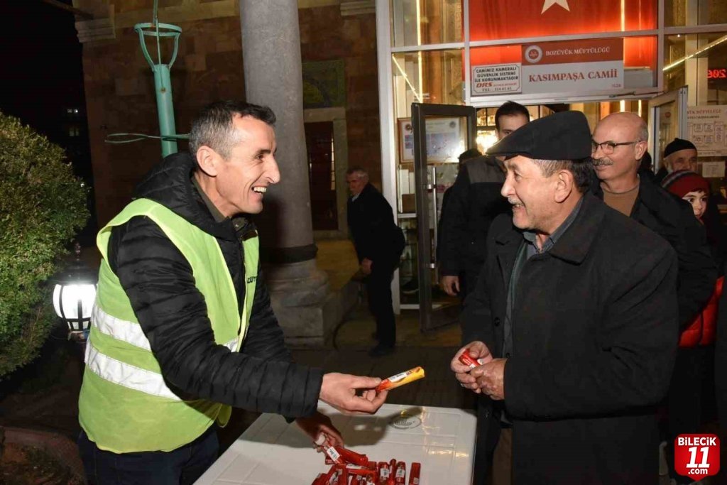 bilecik-haber_bozuyuk-belediyesi-nde-mirac-kandili-nde-mevlit-sekeri-ikram-etti-91229.jpg