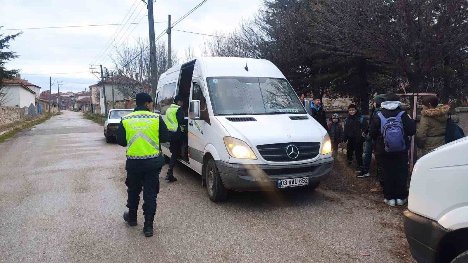 bilecik-haber_emirdag-da-servis-araclarina-yonelik-denetim-90671.jpg