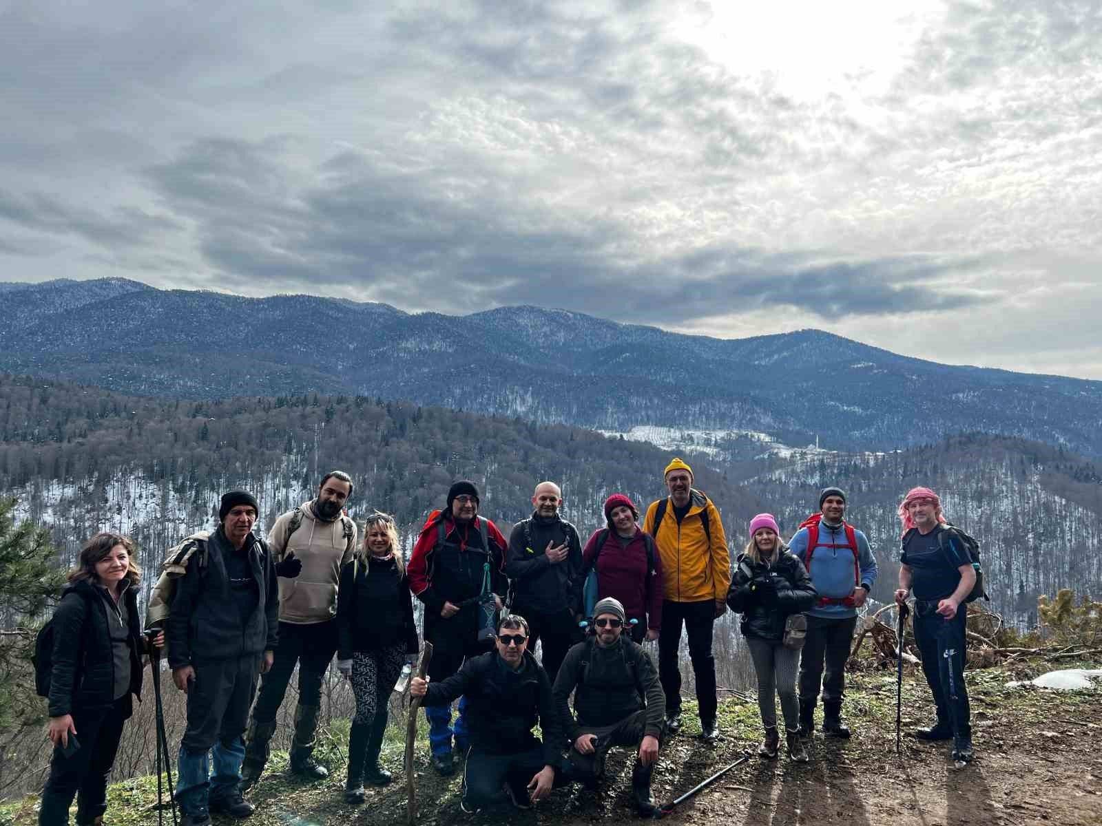 bilecik-haber_eskisehirli-doga-tutkunlari-bursa-da-17-kilometre-yurudu-91368.jpg