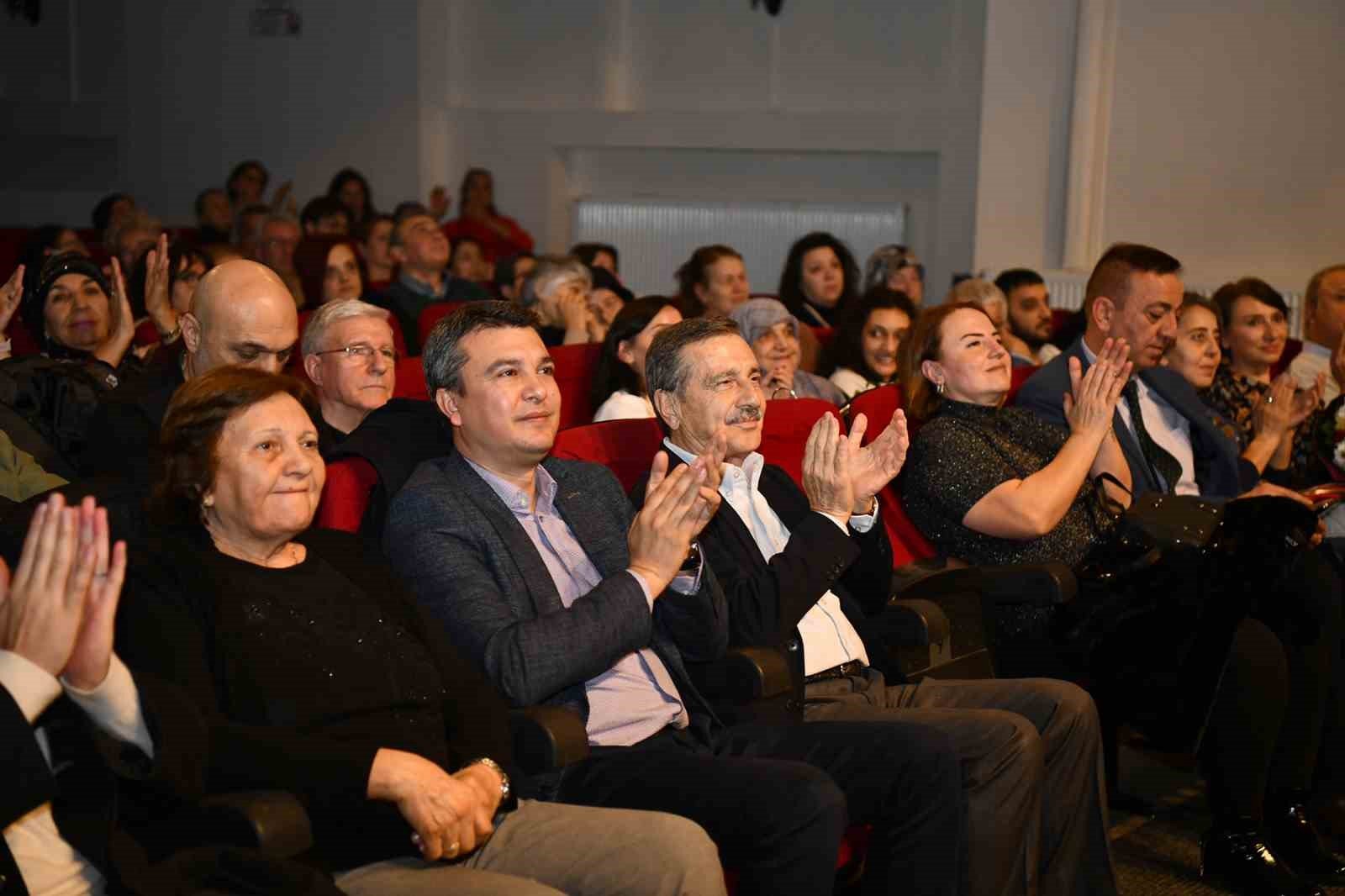 bilecik-haber_gullerin-sesi-kadinlar-korosu-konseri-92537.jpg