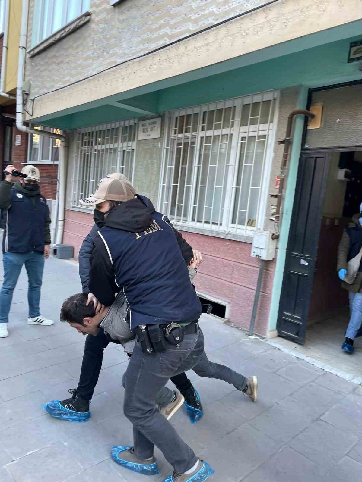 bilecik-haber_istanbul-adliyesindeki-teror-saldirisiyla-ilgili-propaganda-yapan-milletvekili-adayi-gozaltina-alindi-91931.jpg