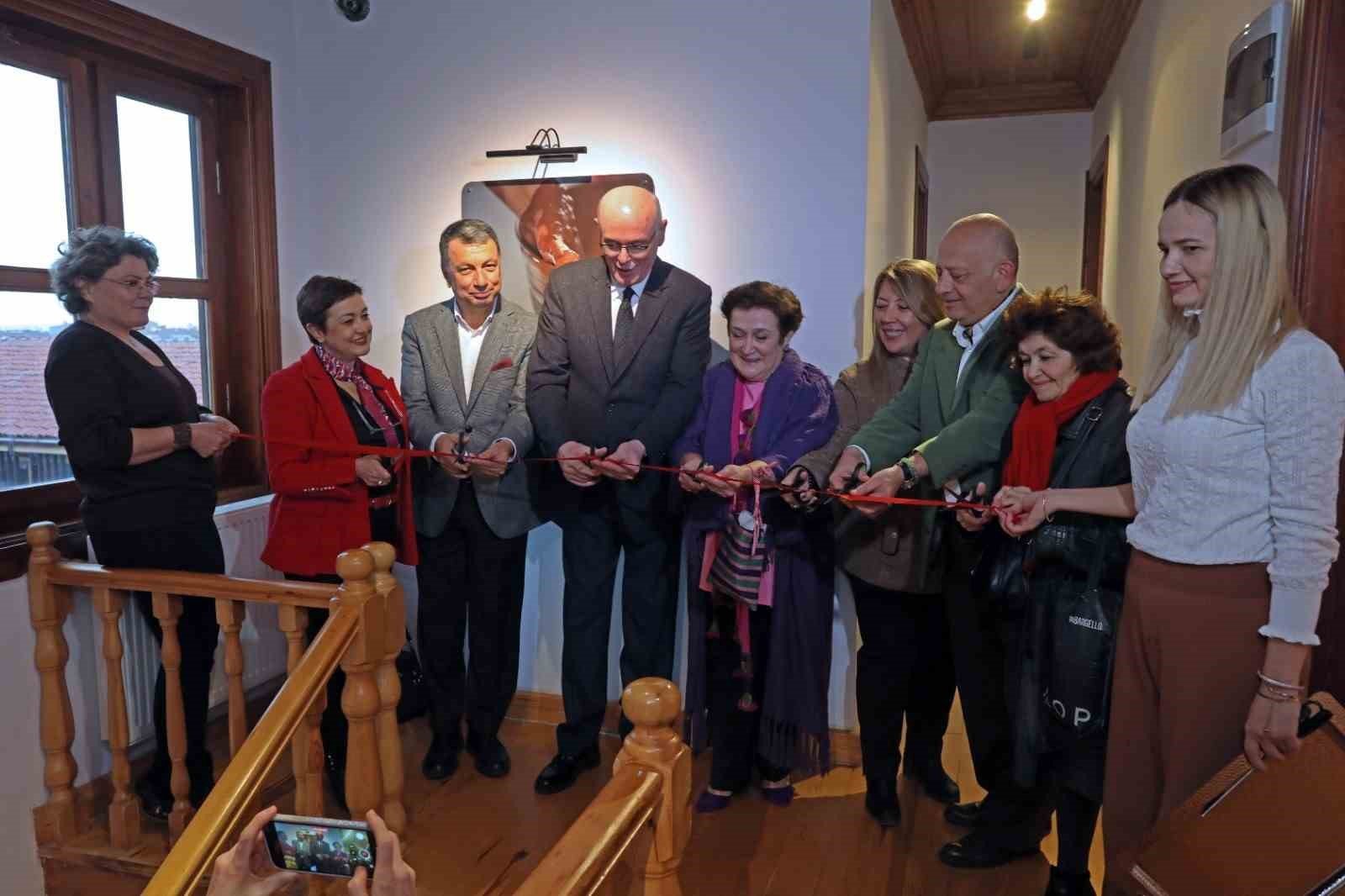 bilecik-haber_sehrin-atesi-seramik-galerisi-yolculugu-kuslar-evler-agaclar-ile-devam-ediyor-93321.jpg