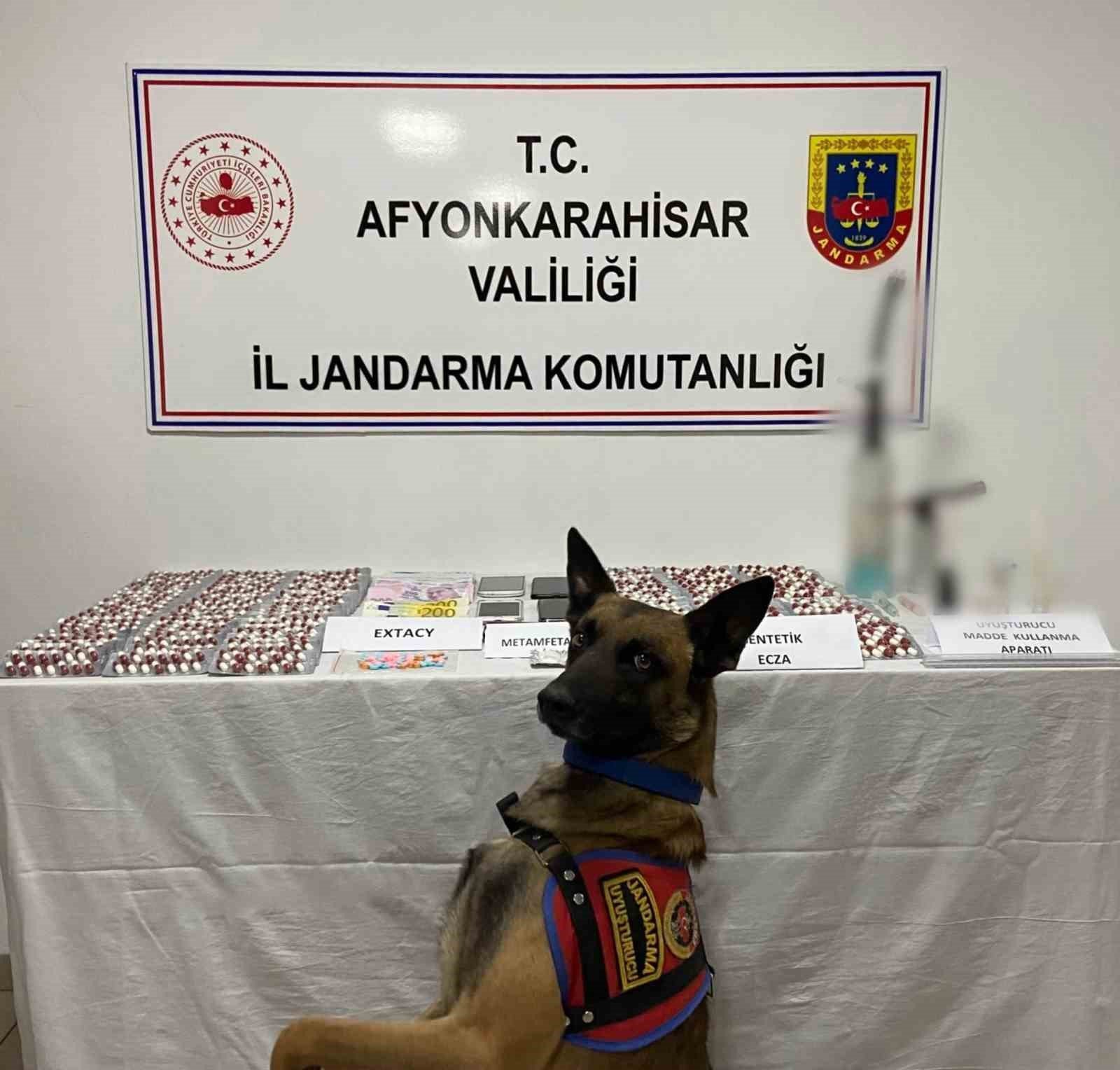 bilecik-haber_zehir-tacirlerini-jandarma-yakaladi-96614.jpg