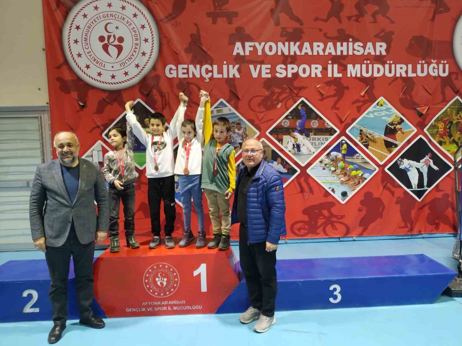 bilecik-haber_18-mart-canakkale-sehitleri-anma-satranc-turnuvasi-sona-erdi-102228.jpg