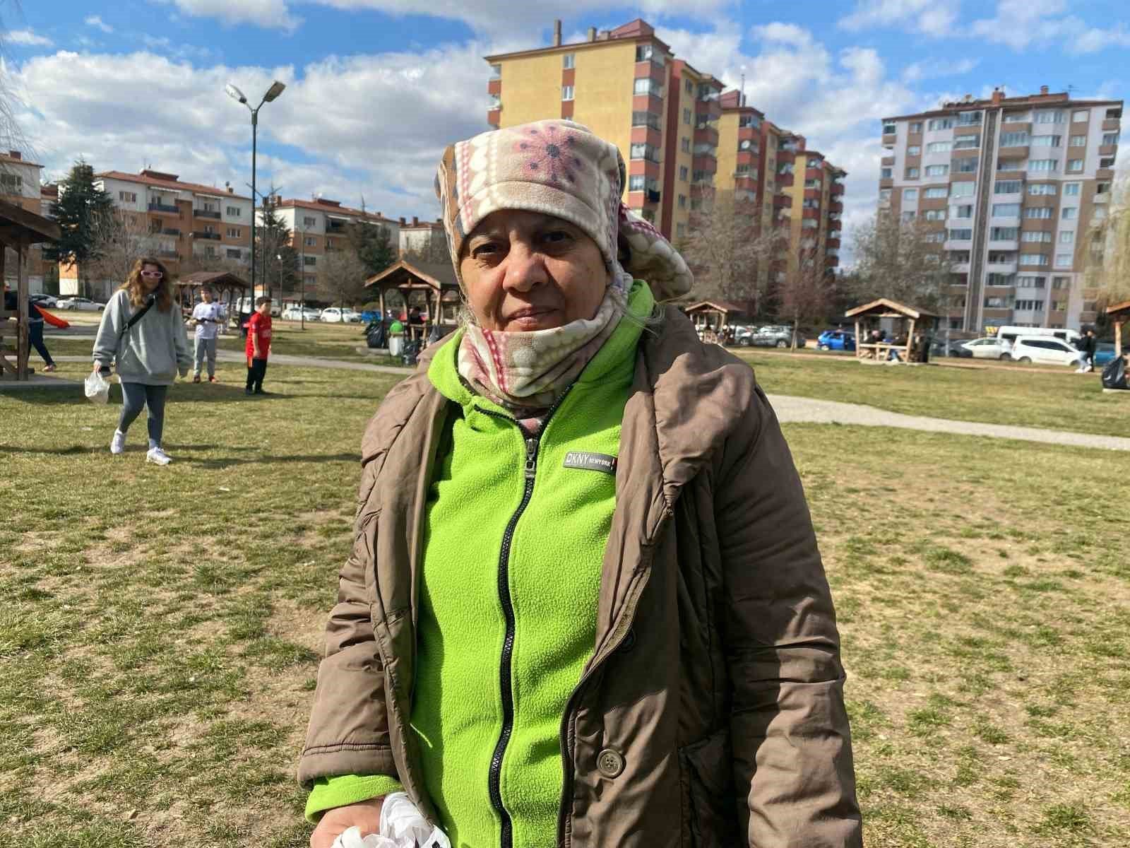 bilecik-haber_22-yildir-sokak-hayvanlarini-besliyor-97624.jpg