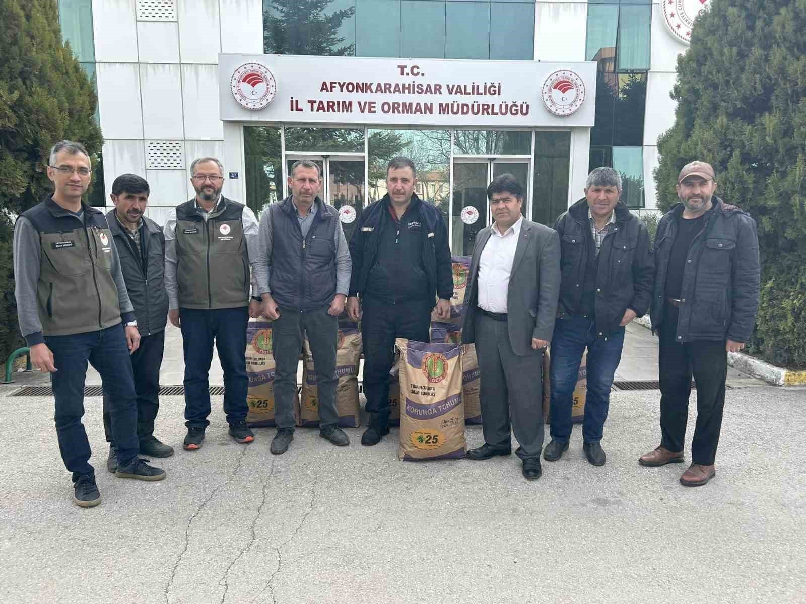bilecik-haber_afyonkarahisar-9-bin-250-gram-korunga-tohumu-dagitildi-97811.jpg
