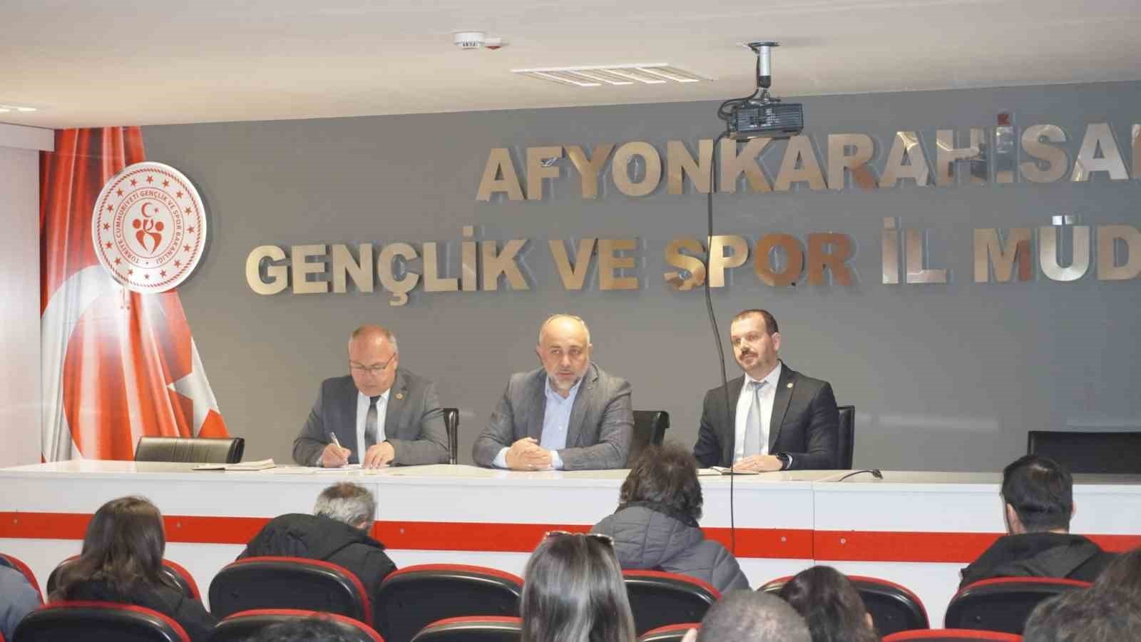 bilecik-haber_afyonkarahisar-da-antrenorlerle-degerlendirme-toplantisi-duzenledi-102679.jpg