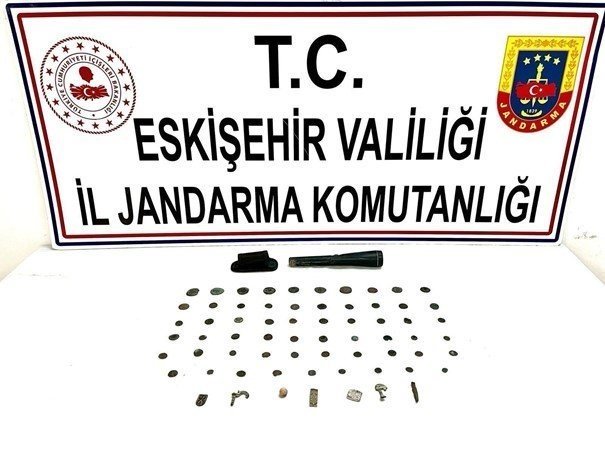 bilecik-haber_afyonkarahisar-dan-gelen-tarihi-eser-kacakcilari-seyitgazi-de-yakalandi-104555.jpg