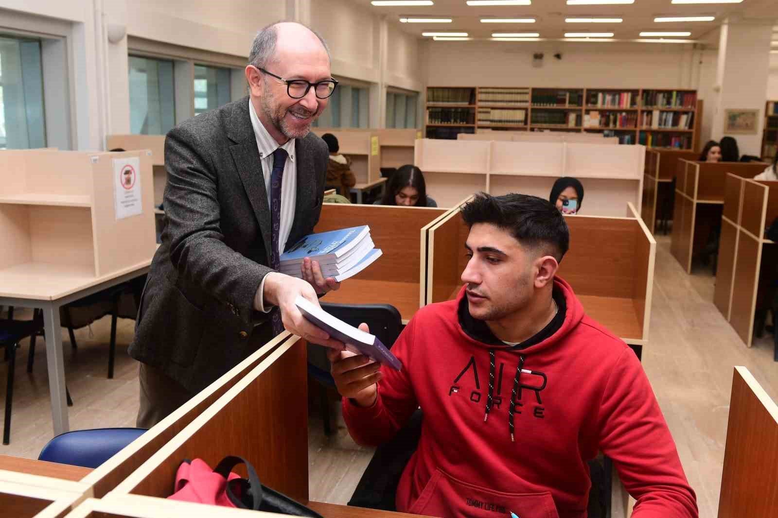 bilecik-haber_anadolu-universitesinde-kitap-okuma-etkinligi-duzenlendi-104038.jpg