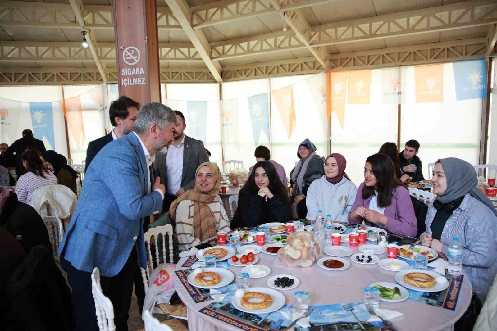bilecik-haber_baskan-akcadurak-genclerle-bir-araya-geldi-100640.jpg