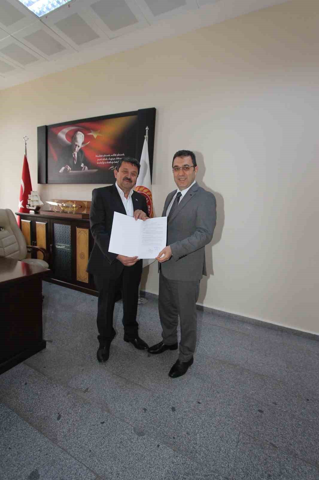 bilecik-haber_baskan-muammer-ozcura-arac-parkimiza-8-kamyon-daha-katiyoruz-101254.jpg