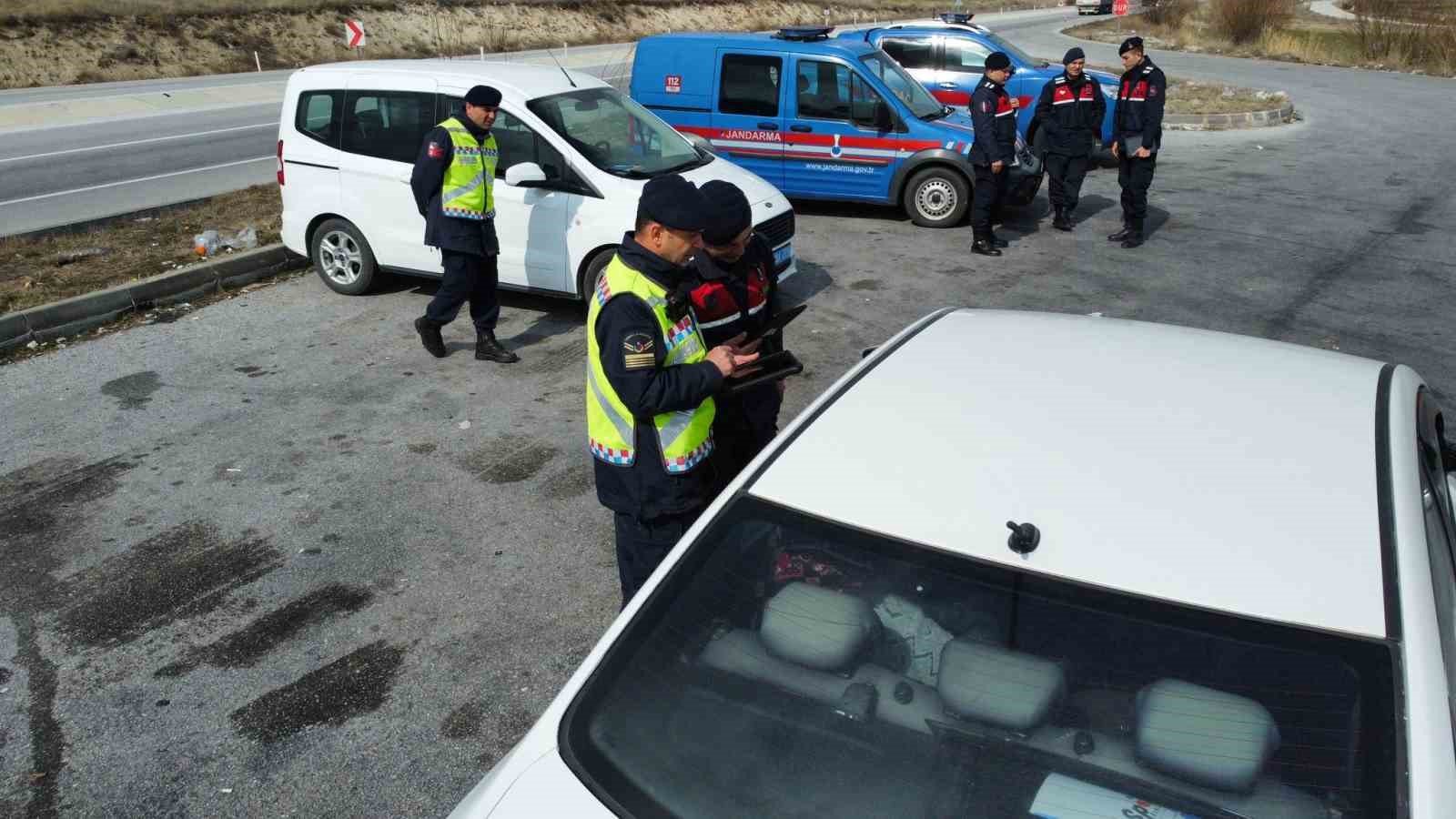 bilecik-haber_bolvadin-de-dron-destekli-trafik-ve-asayis-denetimi-97323.jpg