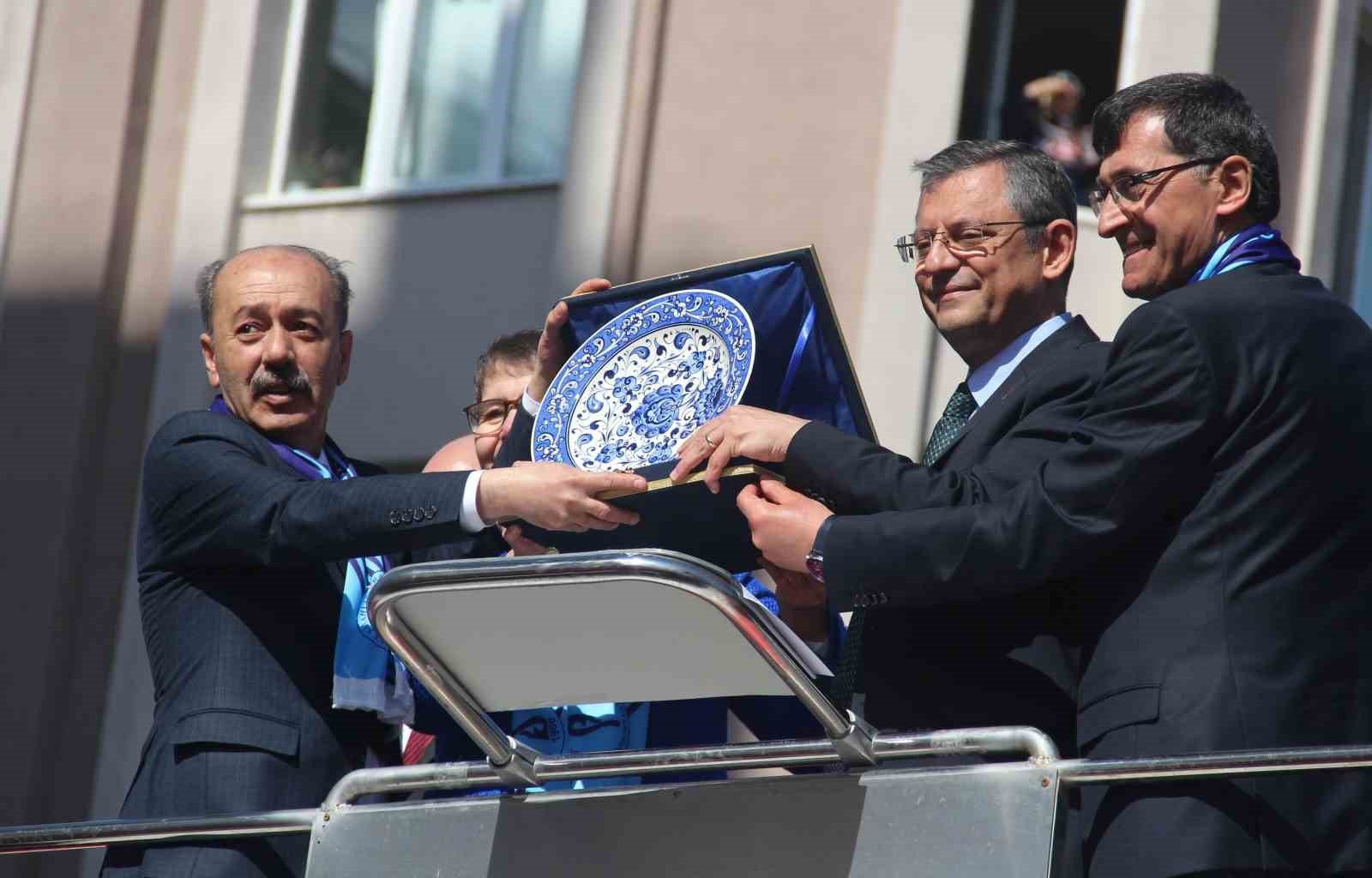 bilecik-haber_chp-lideri-ozgur-ozel-tum-adaylar-taahhutname-imzalayacak-99028.jpg