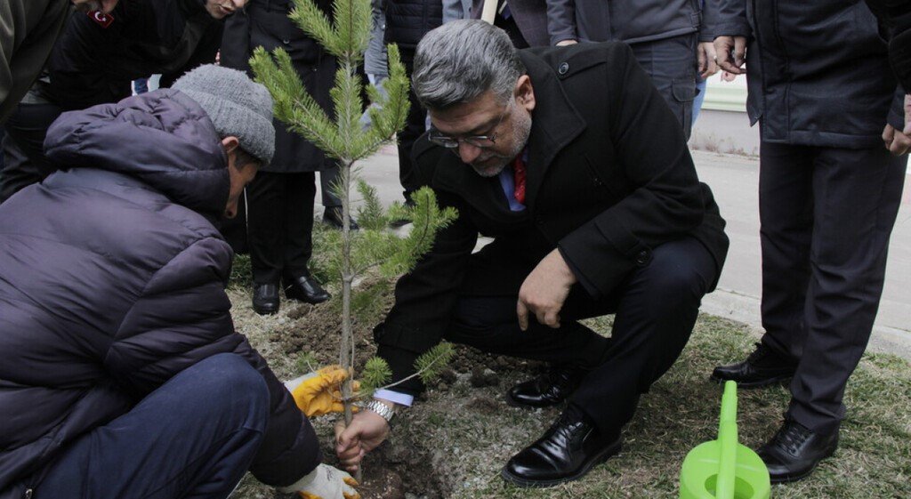 bilecik-haber_dpu-egitim-fakultesinde-fidan-dikme-etkinligi-103531.jpg