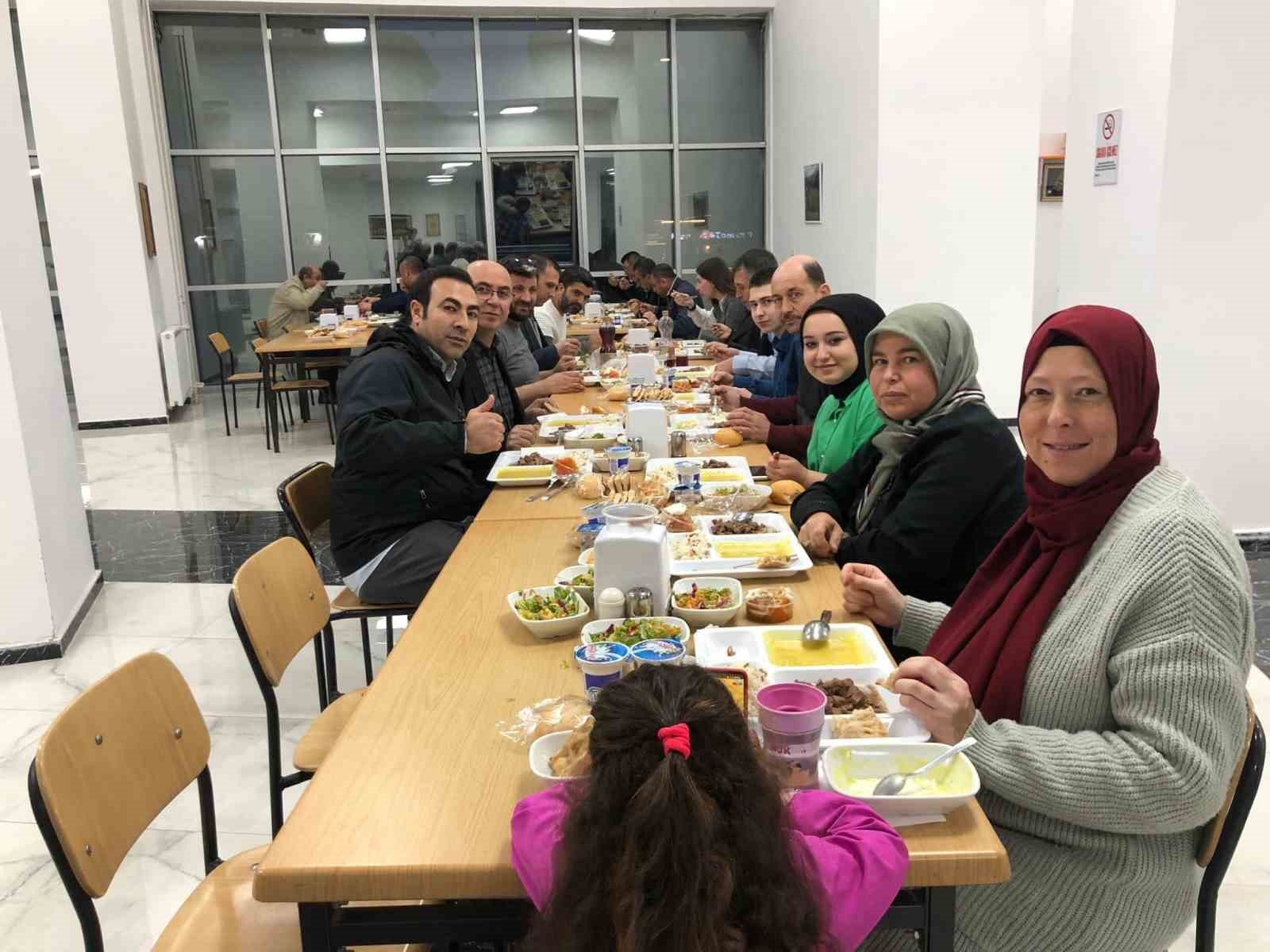 bilecik-haber_egitim-camiasi-iftarda-bulustu-102464.jpg