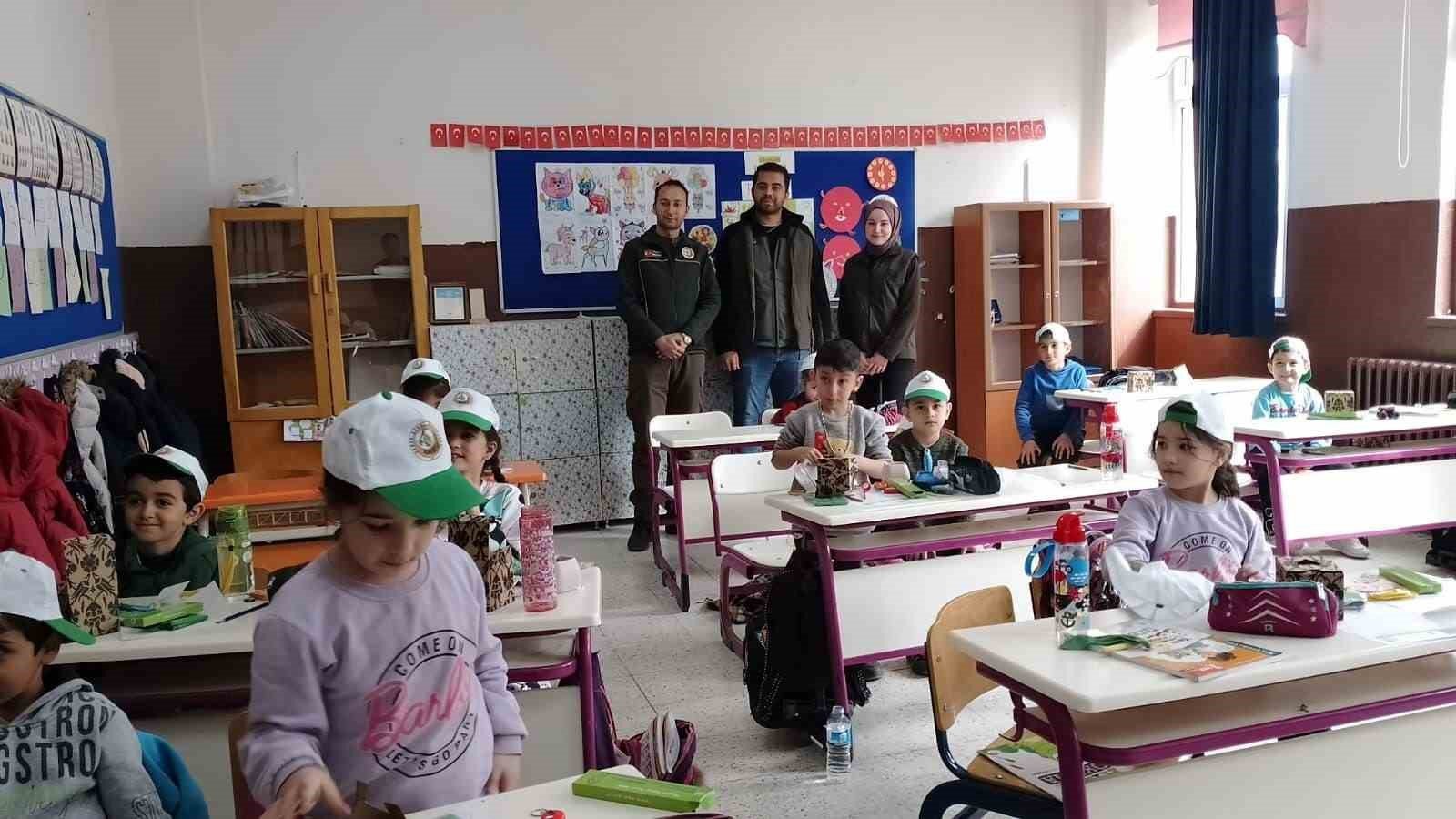 bilecik-haber_emet-te-ogrencilere-orman-sevgisi-ve-dogayi-korumanin-onemi-anlatildi-103910.jpg