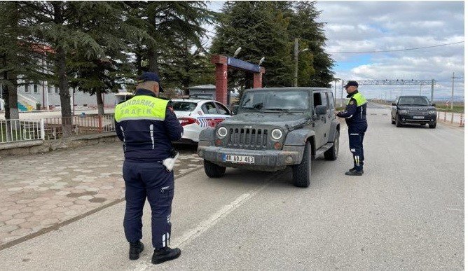 bilecik-haber_eskisehir-il-genelinde-20-bin-401-surucuye-5-milyon-557-bin-2-tl-para-cezasi-kesildi-103435.jpg