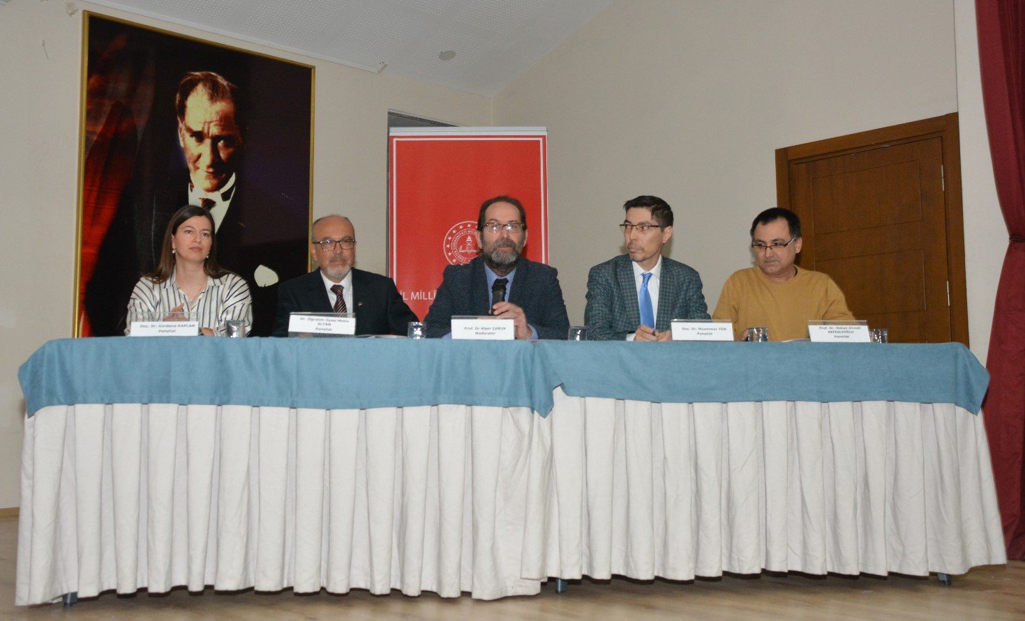 bilecik-haber_estu-lu-bilim-insanlari-havacilik-ve-uzay-teknolojileri-panelinde-gelecegin-bilim-insanlari-ile-bulustu-103438.jpg