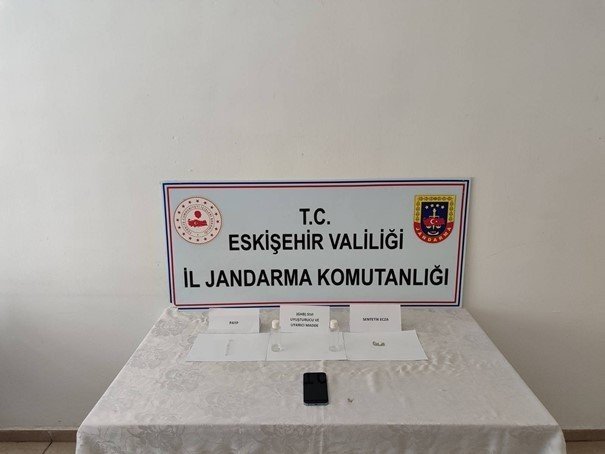 bilecik-haber_evinde-uyusturucu-madde-bulunduran-sahsa-jandarma-operasyonu-103594.jpg