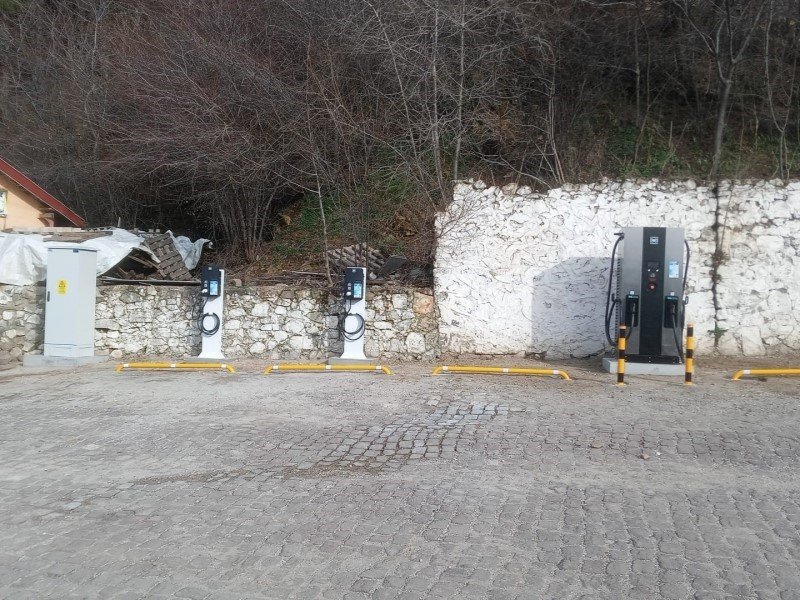 bilecik-haber_gediz-murat-dagi-ve-ilica-termal-tatil-koyune-arac-sarj-istasyonu-kuruldu-103034.jpg