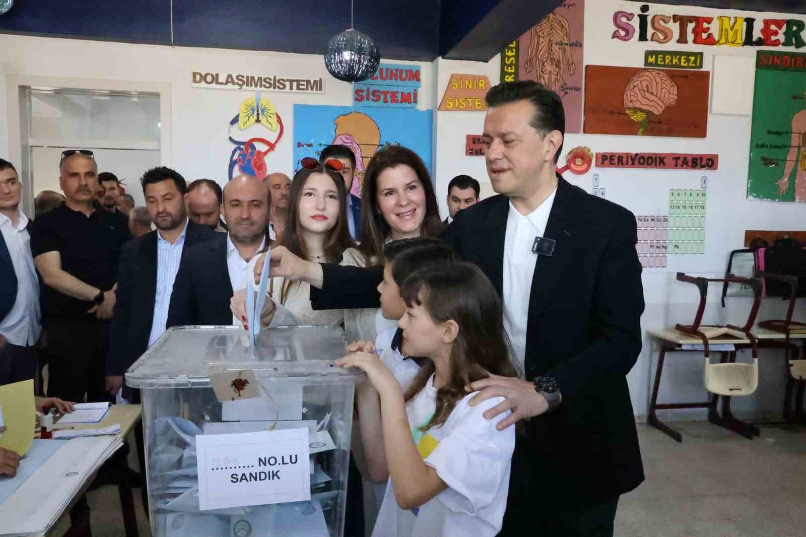 bilecik-haber_hatipoglu-ailesi-oyunu-kullandi-104927.jpg