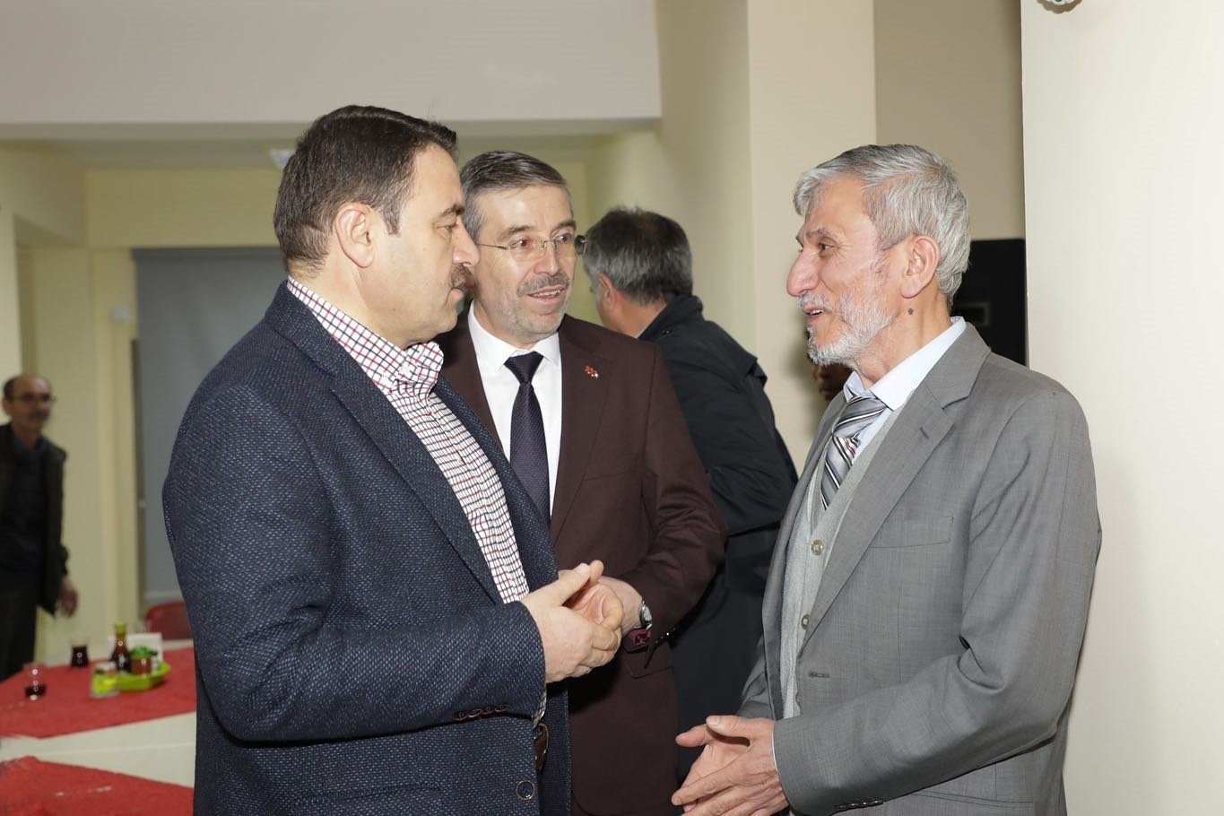 bilecik-haber_iftar-sofrasinda-huzurevi-sakinleriyle-bulustu-103460.jpg
