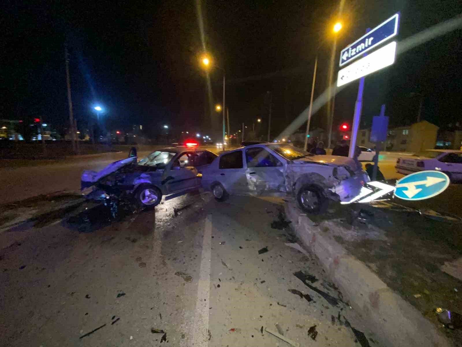 bilecik-haber_iki-otomobilin-carpistigi-trafik-kazasinda-7-kisi-yaralandi-98178.jpg