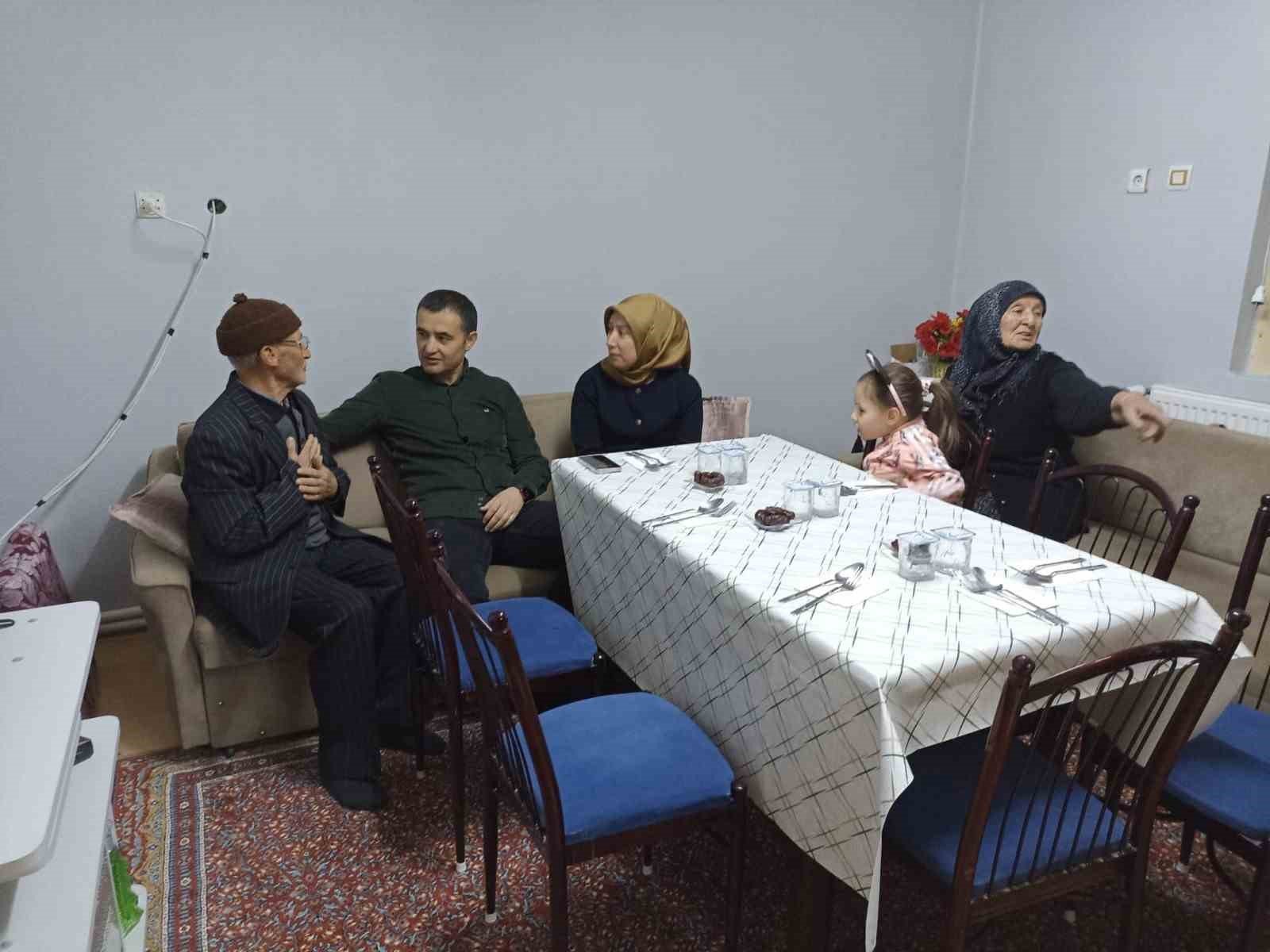 bilecik-haber_kaymakam-bilici-ilk-iftarini-gazinin-evinde-yapti-100598.jpg