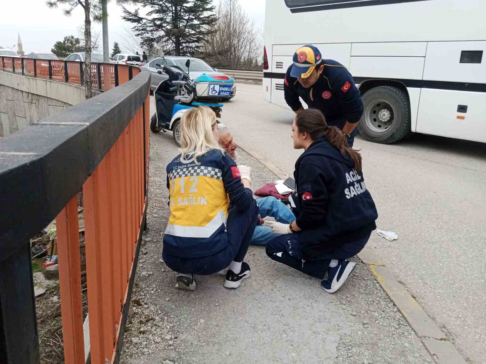 bilecik-haber_kazada-yaralanan-alkollu-engelli-surucu-saglik-personellerine-zorluk-cikartti-104566.jpg