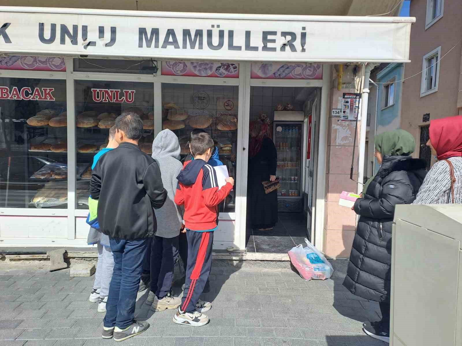 bilecik-haber_kutahya-ahteri-imam-hatip-ortaokulundan-askida-ekmek-uygulamasi-98582.jpg