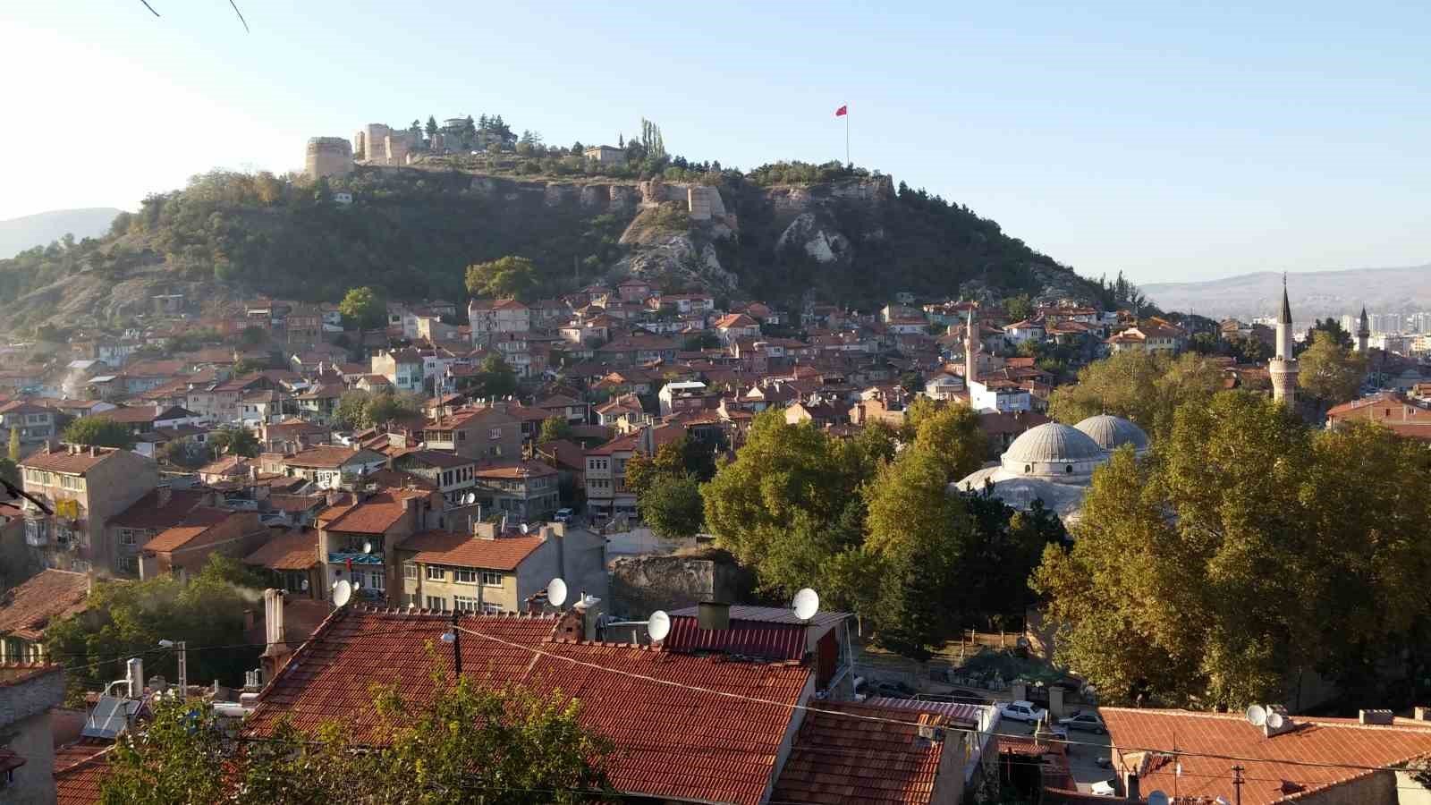 bilecik-haber_kutahya-da-11-bin-176-kisi-ile-en-cok-afyonkarahisarli-yasiyor-103023.jpg