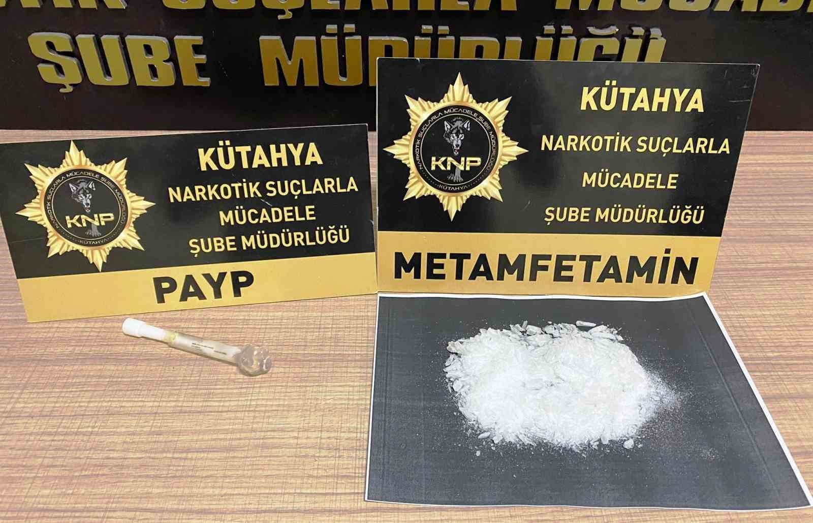 bilecik-haber_kutahya-da-durdurulan-otobusteki-yolcu-uyusturucuyla-yakalandi-101098.jpg
