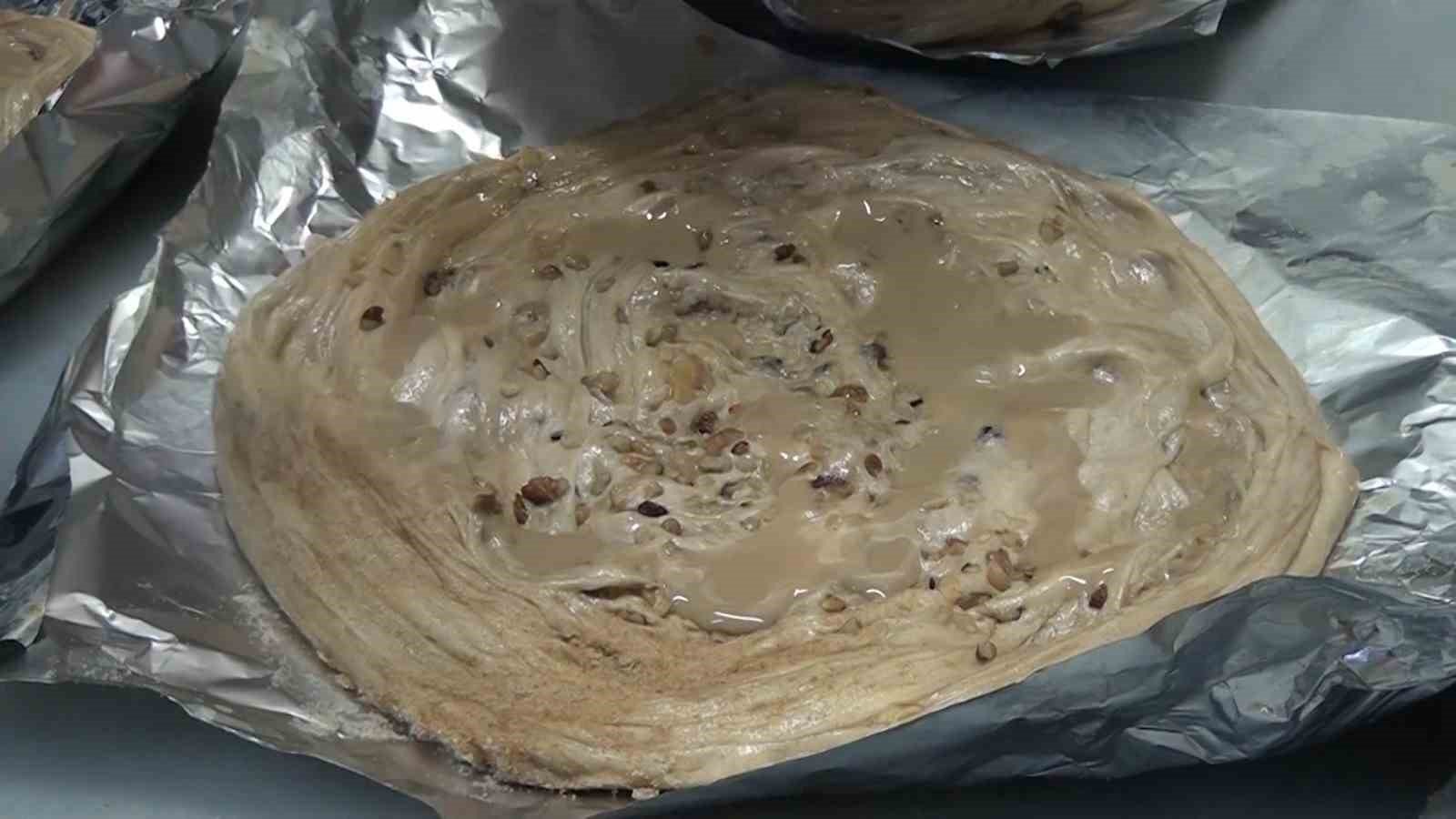 bilecik-haber_kutahya-da-ramazan-ayinin-vazgecilmez-lezzeti-tahinli-pide-103673.jpg
