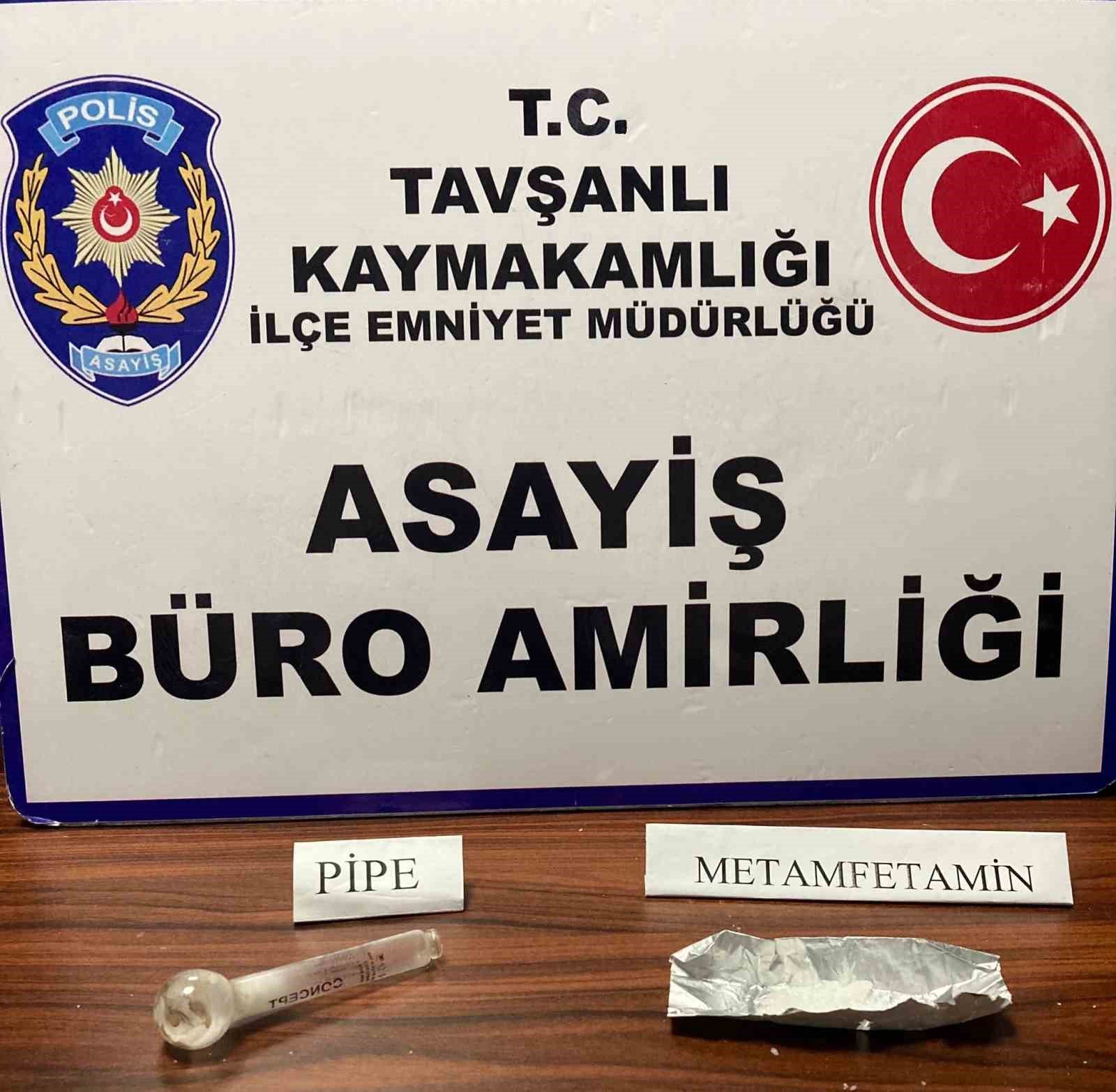 bilecik-haber_kutahya-da-zehir-tacirlerine-darbe-8-kisi-yakalandi-103529.jpg