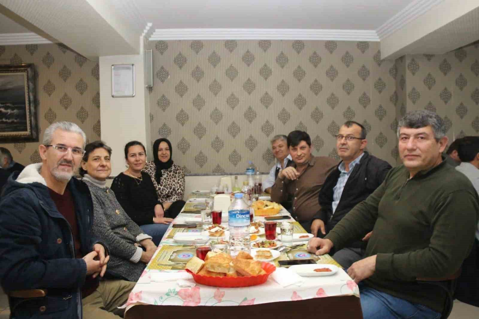 bilecik-haber_kutahya-mem-personeli-iftarda-bir-araya-geldi-102499.jpg