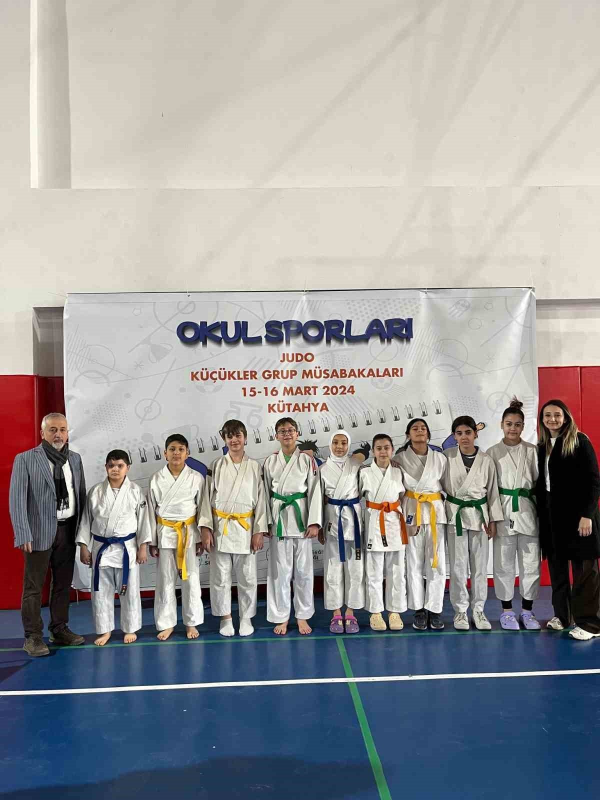 bilecik-haber_kutahyali-minik-judoculardan-buyuk-basari-101898.jpg