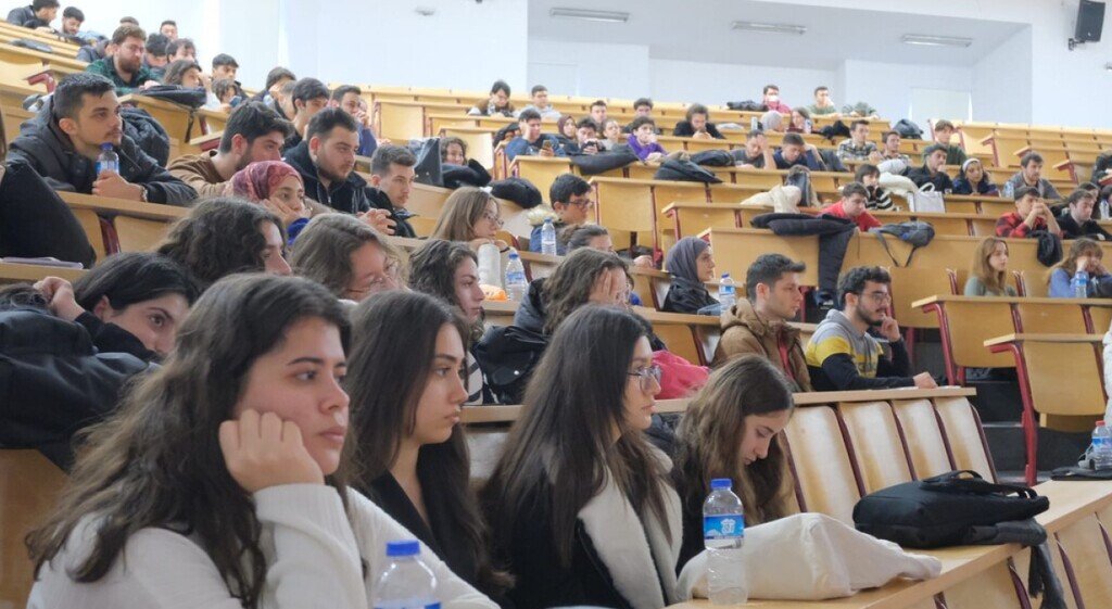 bilecik-haber_ogrencilere-kariyer-planlama-semineri-100050.jpg