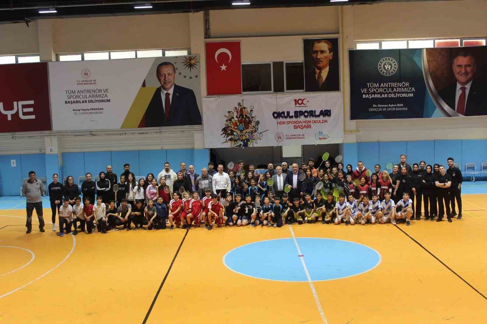 bilecik-haber_okul-sporlari-badminton-musabakalari-basladi-104212.jpg