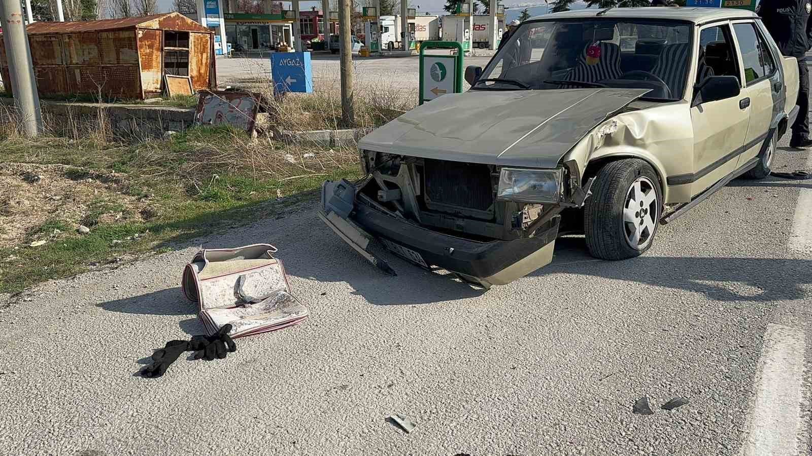 bilecik-haber_otomobille-carpisip-hurdaya-donen-motosiklet-surucusu-yaralandi-101981.jpg