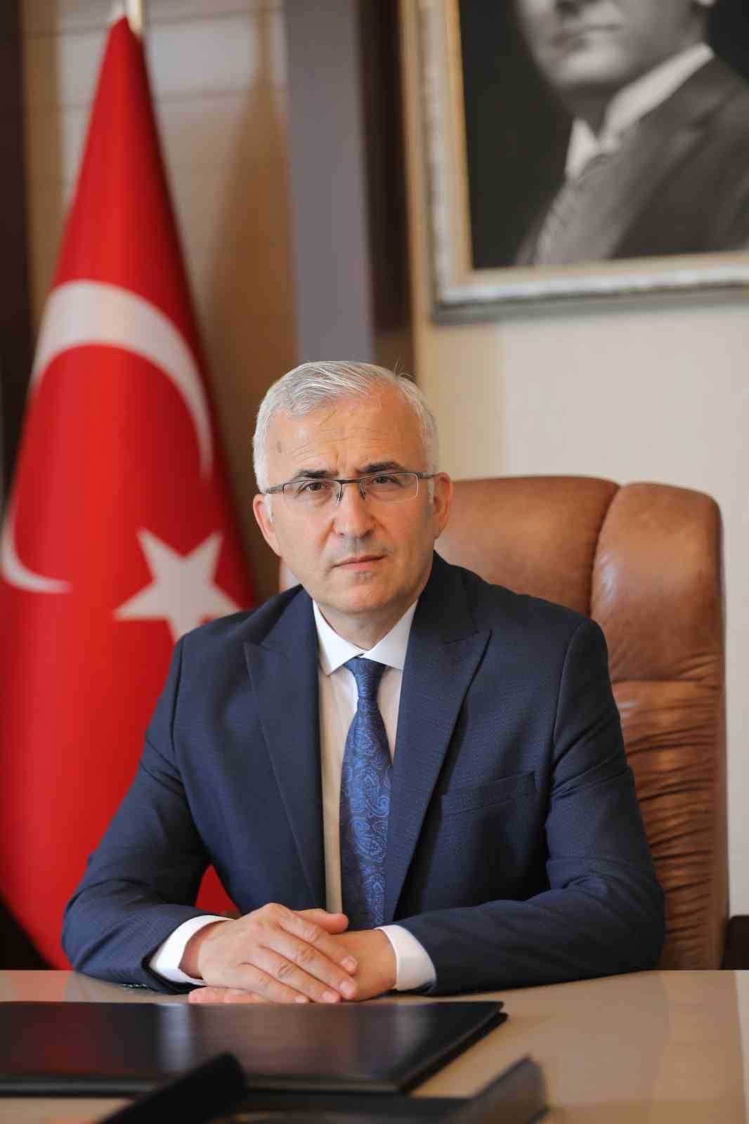bilecik-haber_rektor-prof-dr-colak-kadini-ikinci-sinif-goren-zihniyetin-mutlaka-degismesi-gerekmektedir-99009.jpg