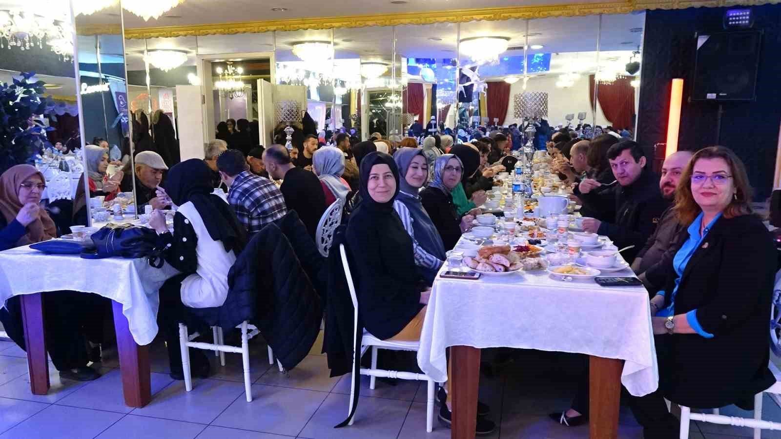 bilecik-haber_tavsanli-da-yetim-oksuz-ve-ihtiyac-sahibi-ailelere-iftar-programi-103027.jpg