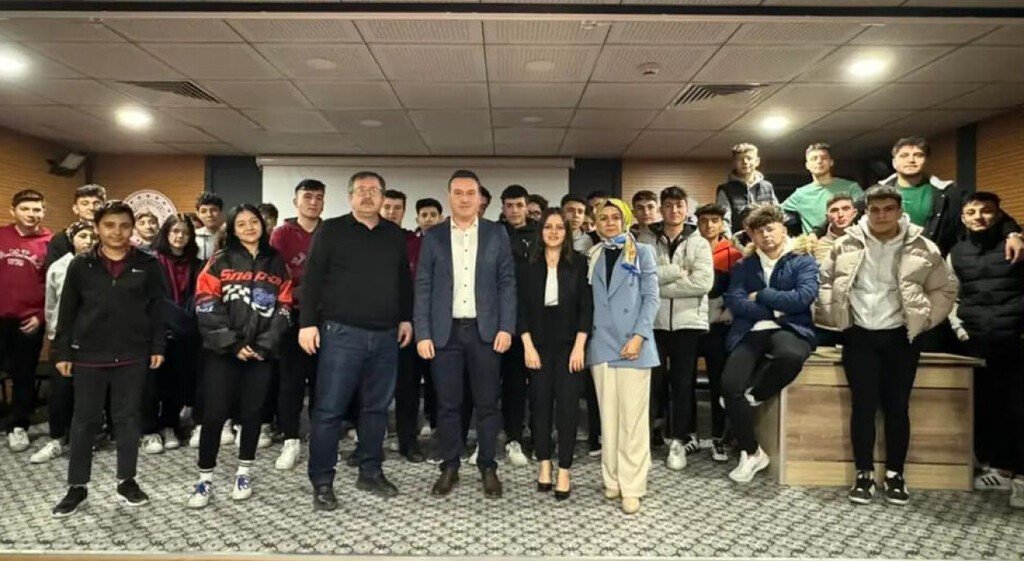 bilecik-haber_tavsanli-myo-da-haritacilik-mesleginde-degisen-gelecek-ve-kariyer-planlama-konulu-soylesi-98955.jpg